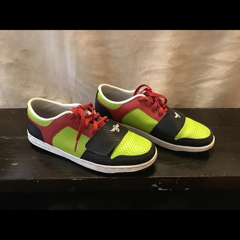 CREATIVE RECREATION CESARIO LO